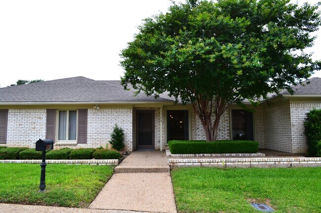 Foto del edificio - Charming 2 Bed, 2 Bath Home in Waco - Perf...
