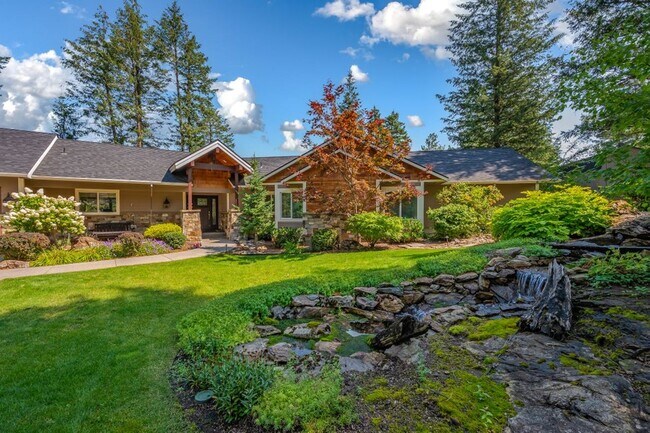Building Photo - Riverfront Property 3 bed 3 bath