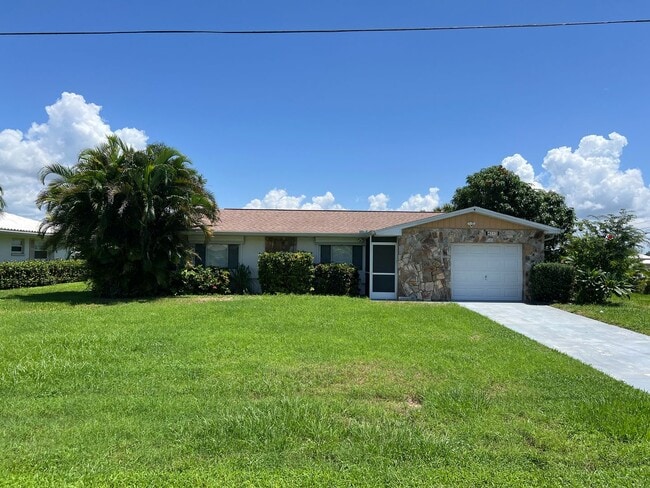 Foto del edificio - $3,300/month ** Short Term / Seasonal - Fu...
