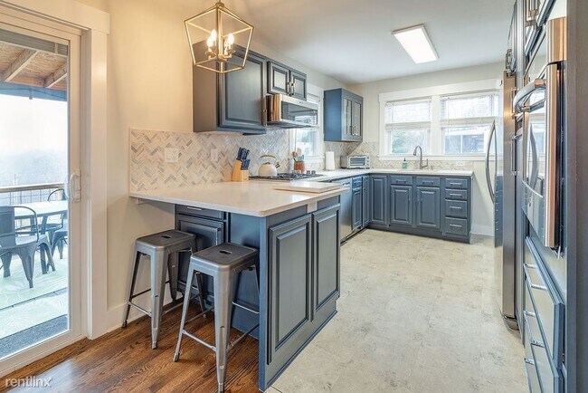 Building Photo - 3 br, 1.5 bath House - 33 Skyland Circle