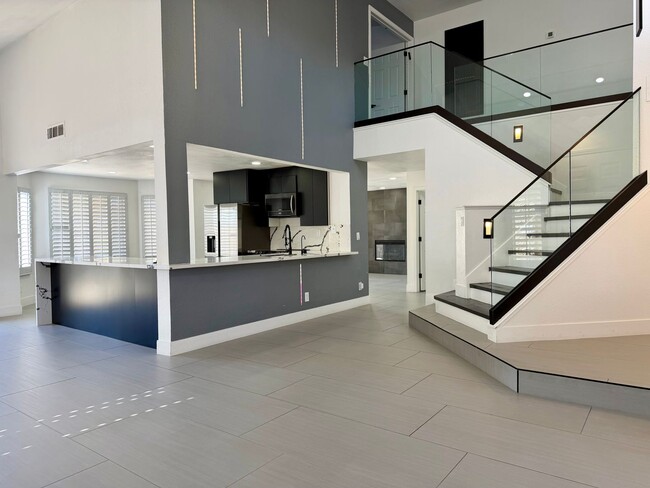 Building Photo - Gorgeous Lakes Pool Home