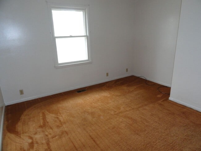 Building Photo - 1128 Napoleon Rd