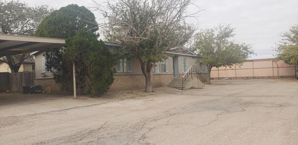 Primary Photo - 213 Pecan Ave