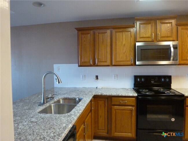 Building Photo - 1527 Dustin Cade Dr