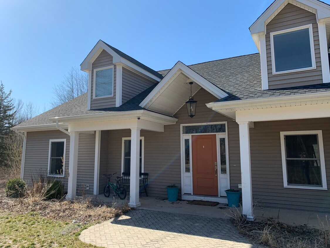 Front - 185 Pierce Rd