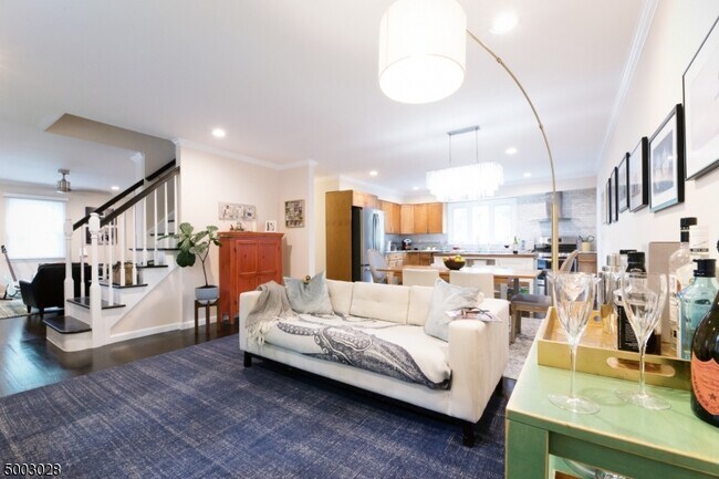 Building Photo - 3 Daniel St