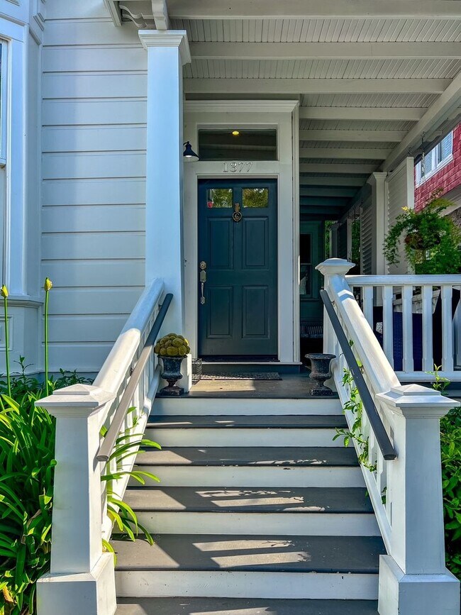 Foto del edificio - Beautifully Updated Two Bedroom Downtown V...