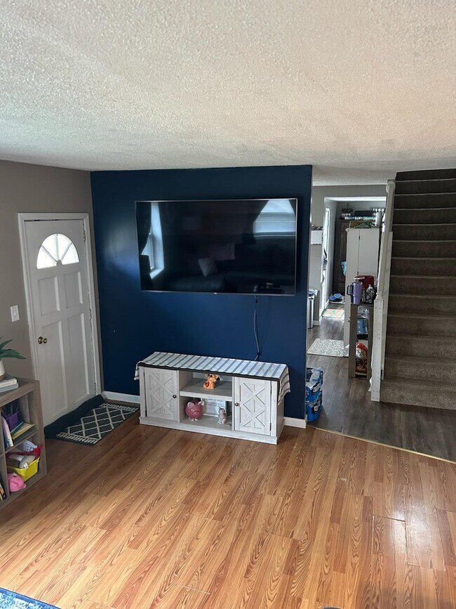 Building Photo - 5628 Glenview Dr