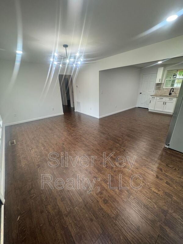 Foto del edificio - 3351 Coffman Dr