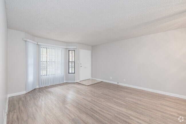 2 habitaciones, 2 baños, 950 pies cuadrados, sala de estar - Peppertree Apartments