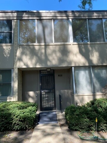 Building Photo - 823 S Loomis St