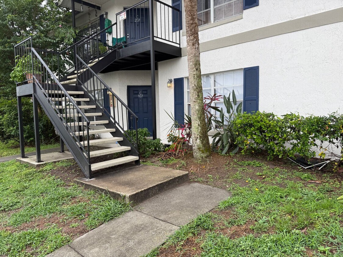 Foto principal - 2 Bed/2 Bath 1st Floor condo at Lancelot W...