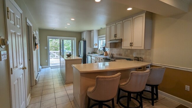 Building Photo - 320 E Forest Trail