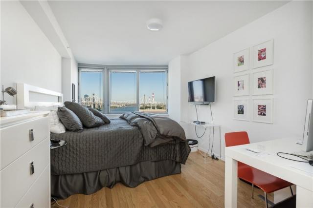 Foto principal - 0 bedroom in LONG ISLAND CITY NY 11109