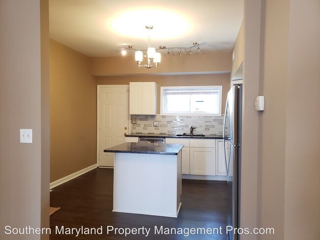 Building Photo - 3 br, 1 bath House - 3712 E Lombard Street