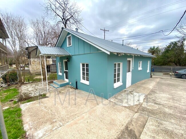 Foto del edificio - 1011 E 9th St