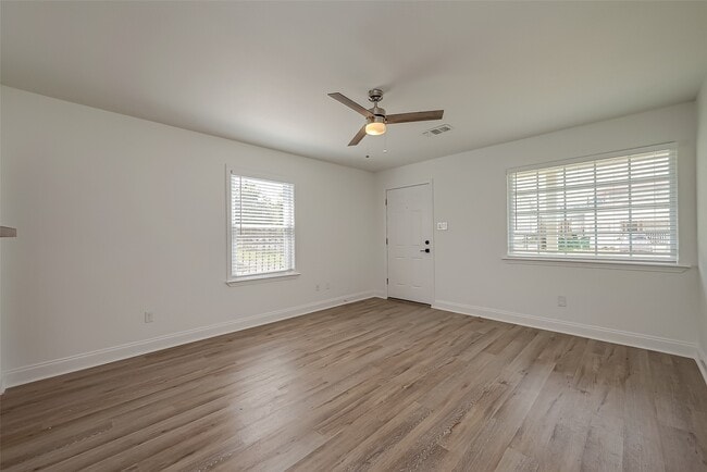 Building Photo - 917 Adele St