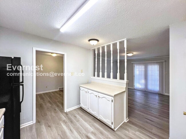 Foto del edificio - 8405 Greenbrook Pkwy