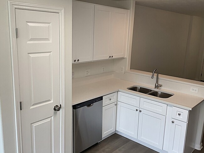 Foto del edificio - 910 Redcrest Springs Ct