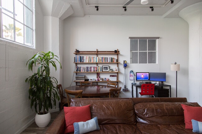 Foto del edificio - 420 S San Pedro St