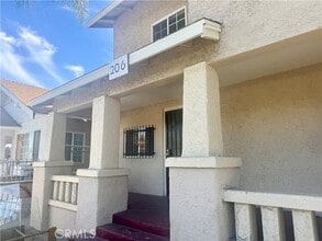 Building Photo - 206 W 52nd Pl