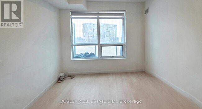 Building Photo - 30 Upper Mall Wy