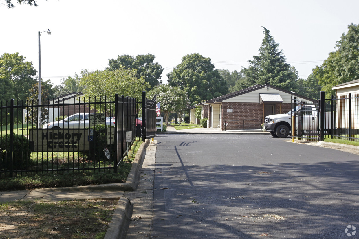 Foto del edificio - Hickory Creek Apartments