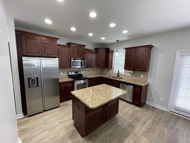 Kitchen - 14 Marquis Dr