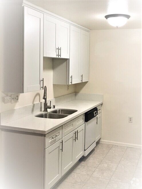 Building Photo - 372 W Doran St