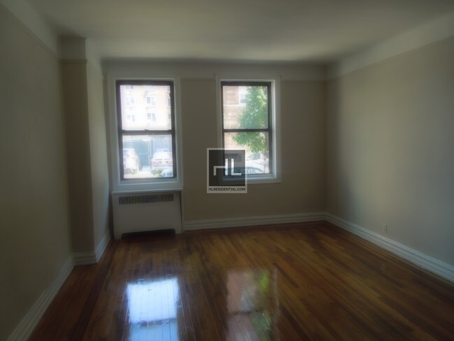 Building Photo - Spacious 1 bedroom apartment in Astoria