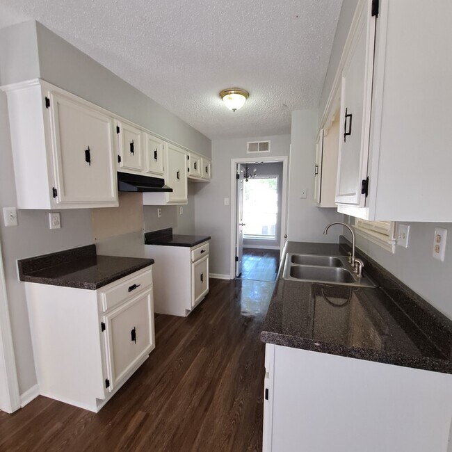 Foto del edificio - 6429 Green Grove Dr