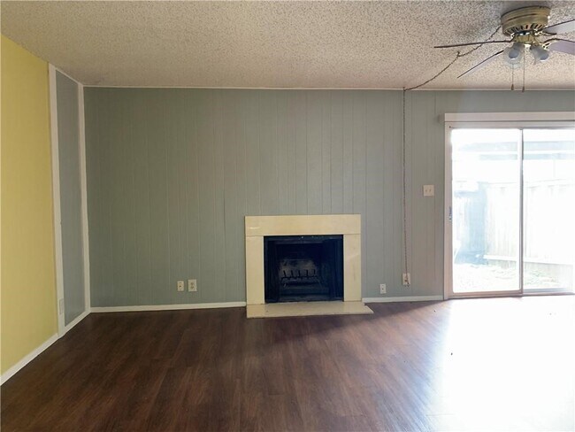 Building Photo - 7205 Creekside Dr