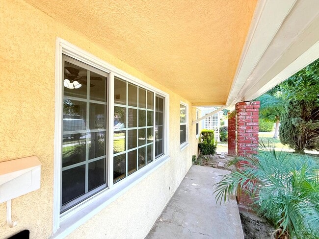 Foto del edificio - 17535-17537 Baltar Street