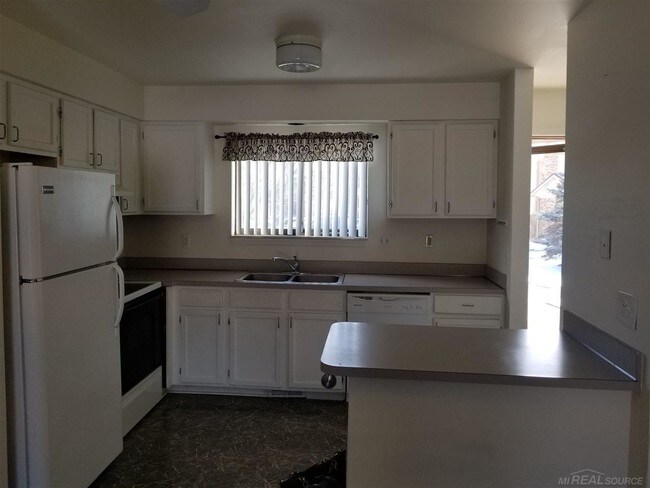 Building Photo - 25971 New Forest Ct