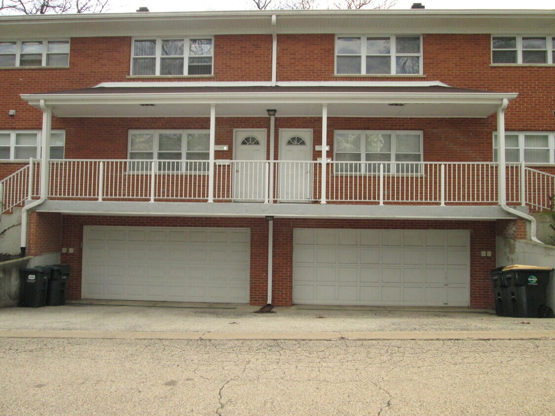 Foto principal - 169 E Palatine Rd