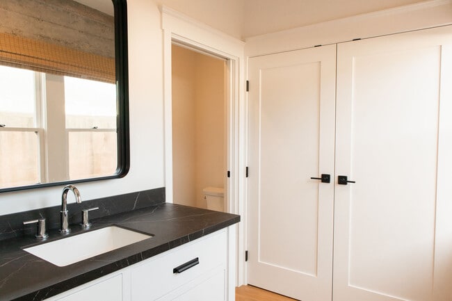 Building Photo - 79-97 S Oak St