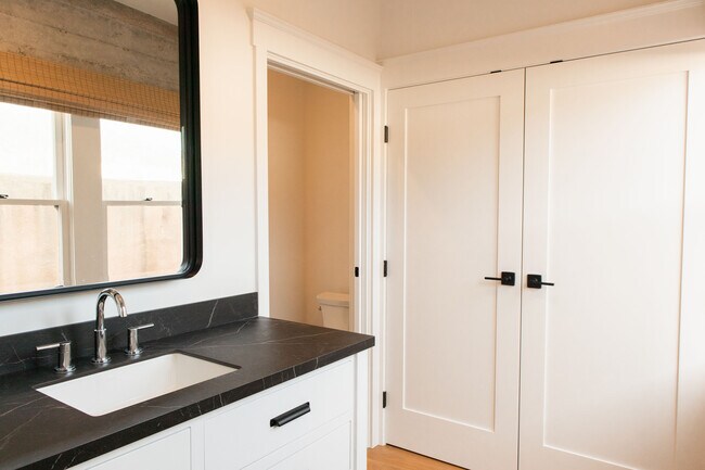 Foto del edificio - 79-97 S Oak St