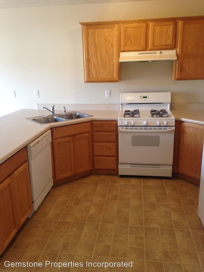 Foto del edificio - 3 br, 2 bath House - 1028 West 180 South