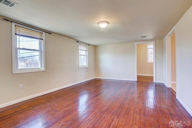 Foto del edificio - 2102 Woodbridge Ave