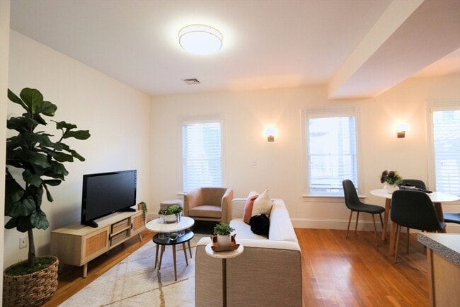 Building Photo - 296 W 3rd St