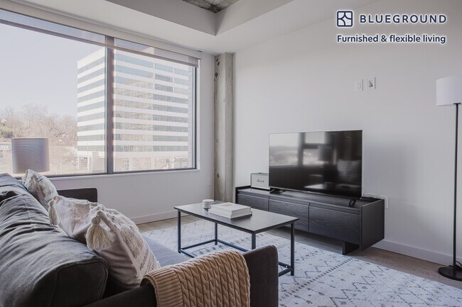 Foto del edificio - 3030 Potomac Ave