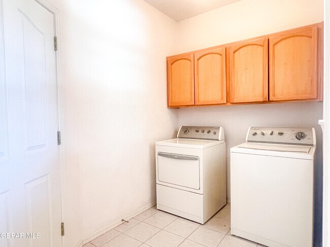 Building Photo - 10726 White Sands Dr