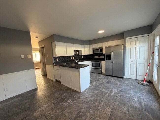 Foto del edificio - Newly renovated Town House for Rent 3Br / 2 Ba Section 8 Welcome !