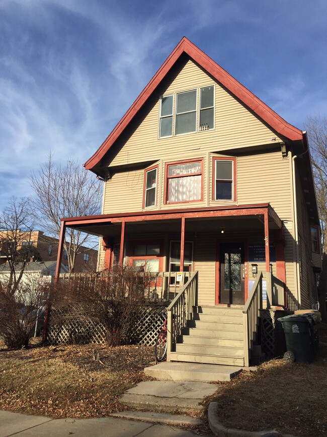 Building Photo - 554 W Doty St