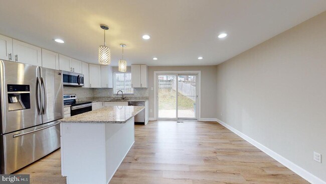 Building Photo - 8465 Yellow Leaf Ct