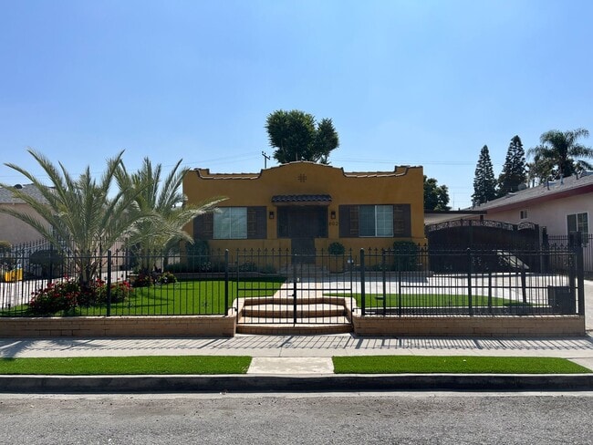 Photo - Beautifully Renovated 2 Bed / 1 Bath in Co... House