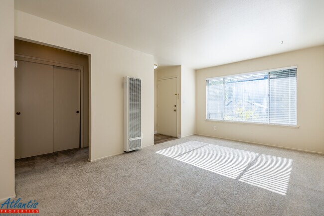 Building Photo - 555 N 4th St