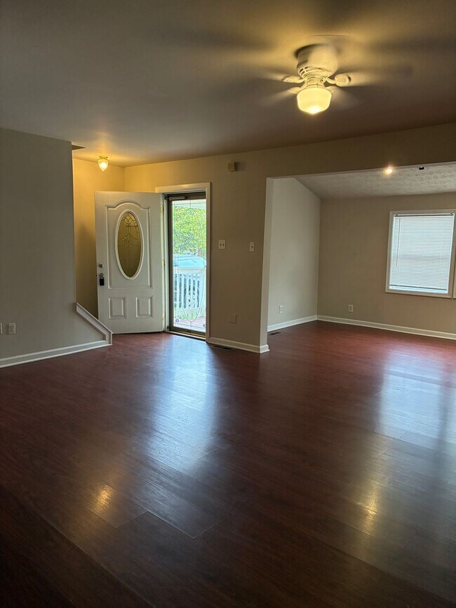 Foto del edificio - Beautifully Updated 3 Bedroom, 2 Bath Sing...