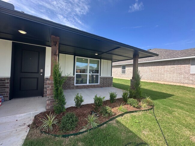 Building Photo - Beautiful New Home - First Month Free!
