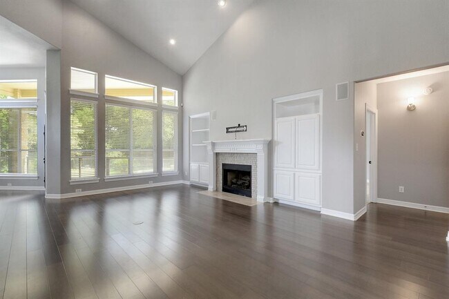Building Photo - 40 Lovegrass Ln